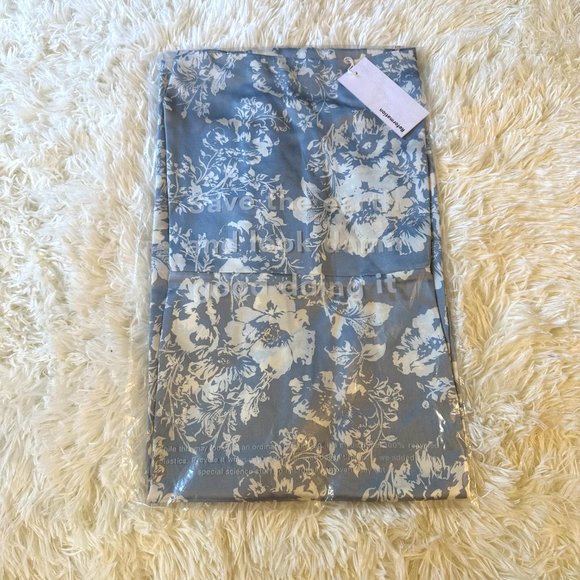 Reformation Frankie Silk Dress in Porcelain Reformation - Picture 5 of 13